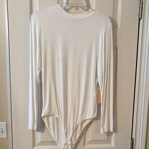 Gibson and Latimer Cream Long Sleeve Bodysuit